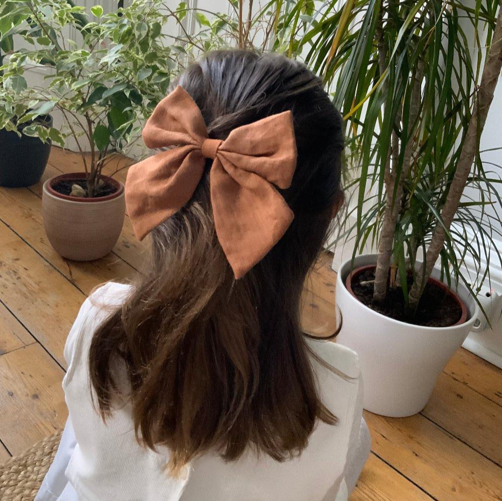 Linen Bow